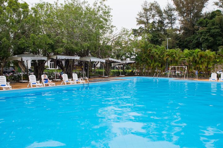 Pool 80 of 137