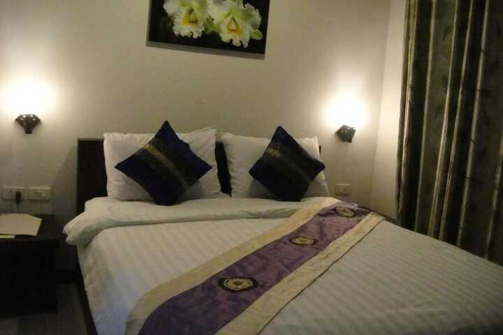 Room 6 of 33