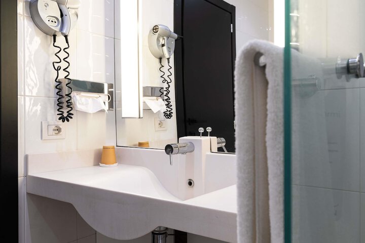 Room 49 of 110