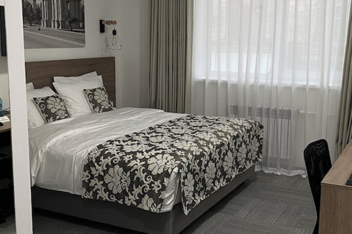 Room 8 of 71