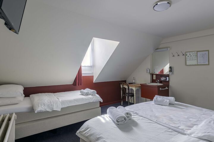 Room 17 of 44