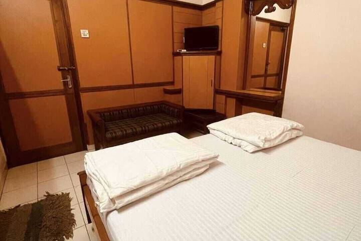 Room 15 of 36