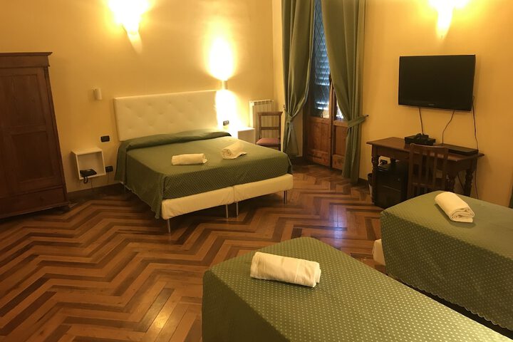 Room 7 of 16