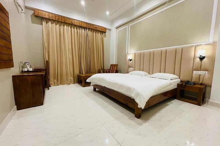 Room 8 of 24
