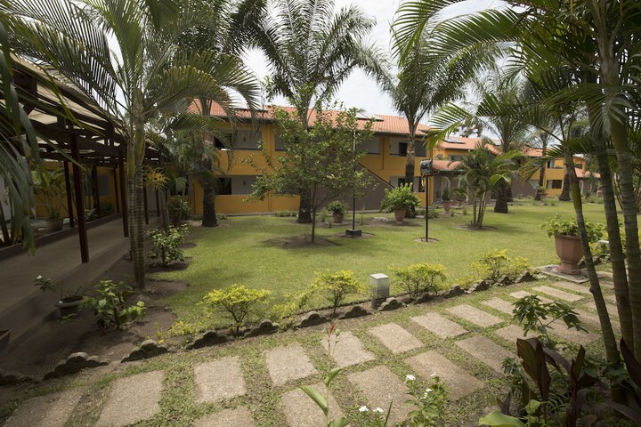 Hotel Exterior 28 of 30