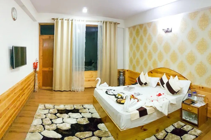 Room 6 of 16