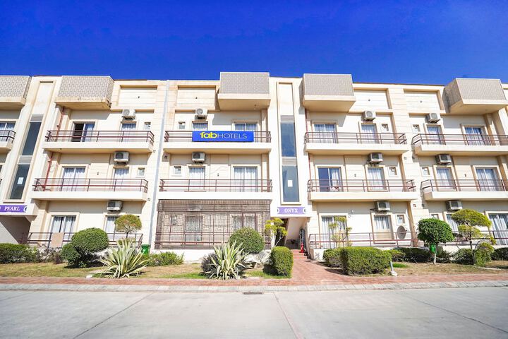 Fabhotel Vraj Inn