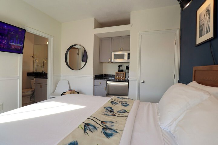 Room 32 of 93