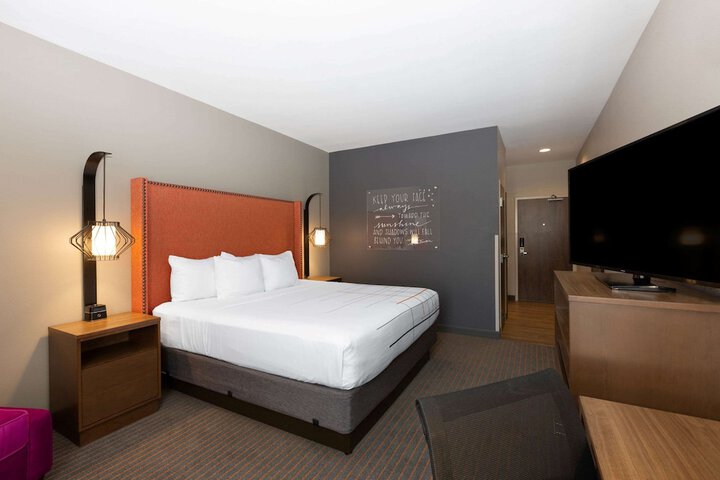 1 King Bed (7 of 13)