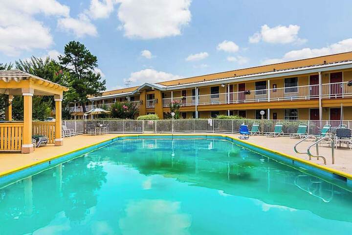Pools & Facilities