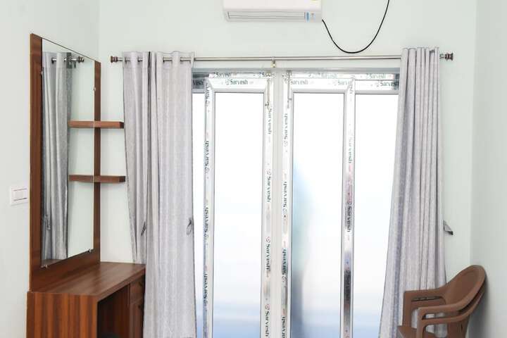 Room 9 of 50