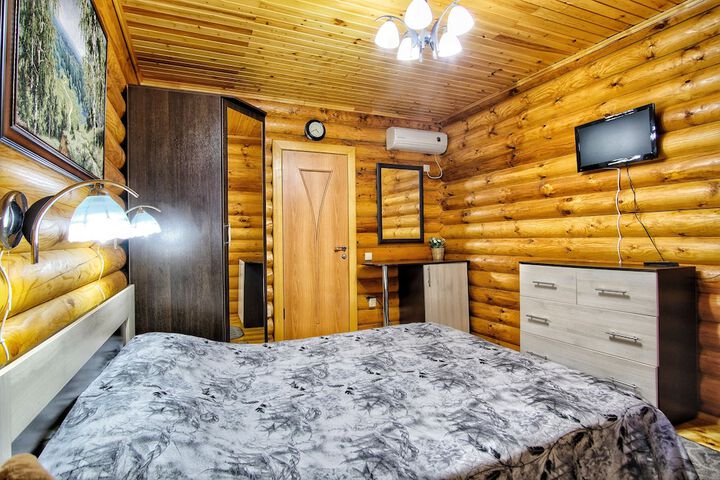 Room 5 of 14