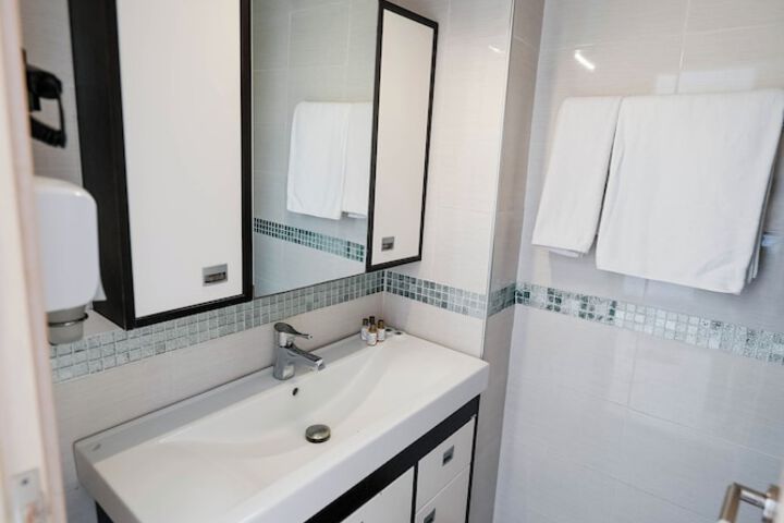 Room 17 of 44