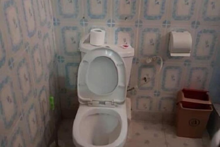 Room 4 of 8
