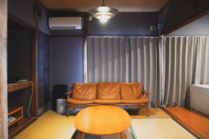 Room 2 of 15