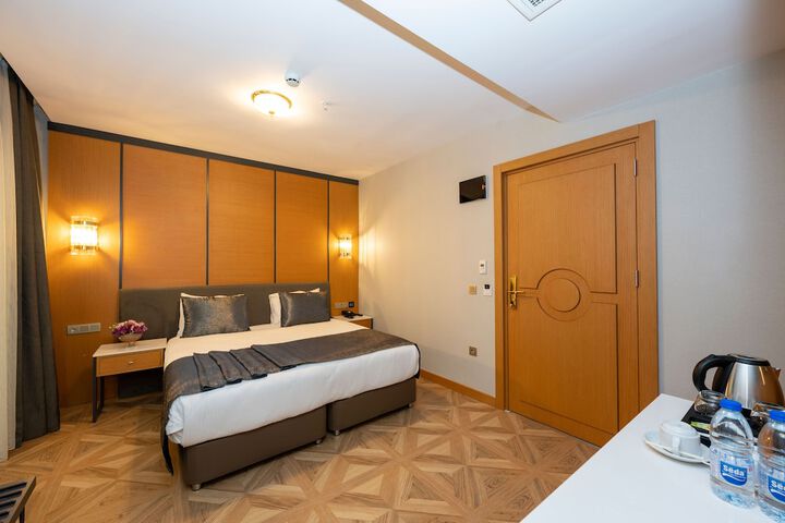Room 12 of 144