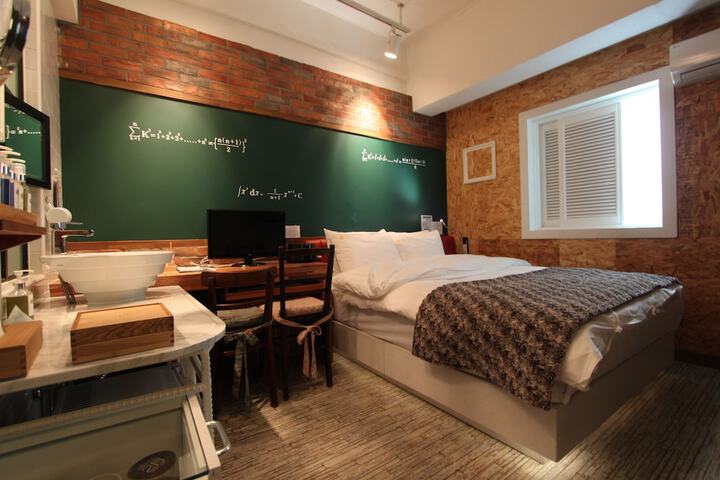Room 48 of 68