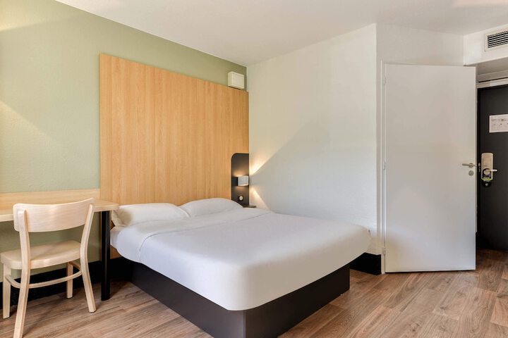 Room 5 of 19