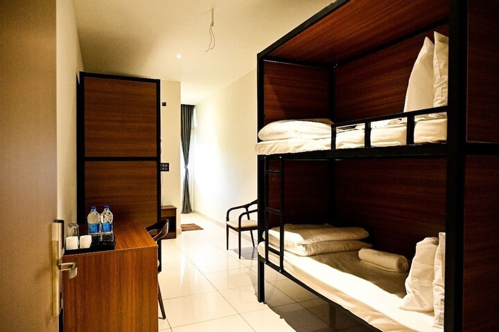Room 33 of 61