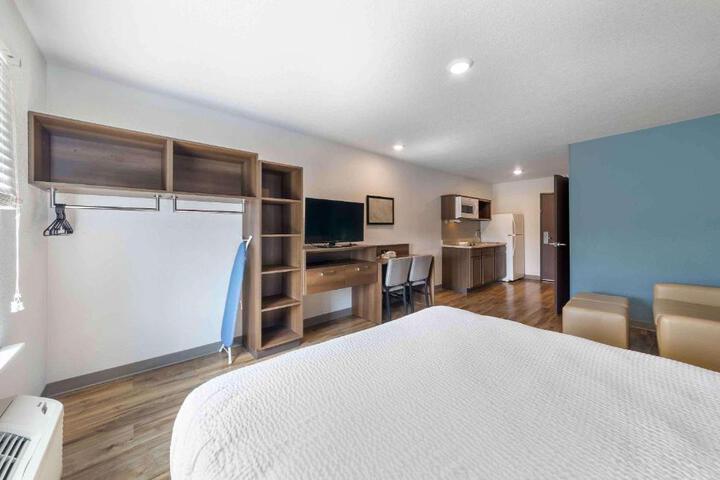 Standard Studio 1 Queen Bed (14 of 14)