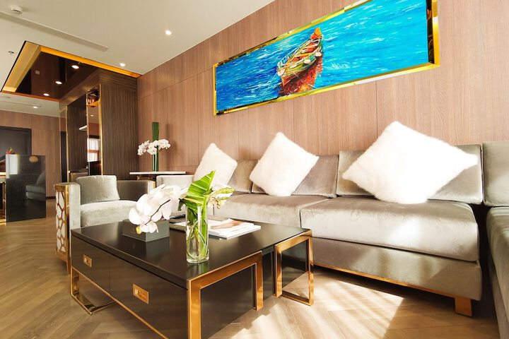 Room 33 of 60