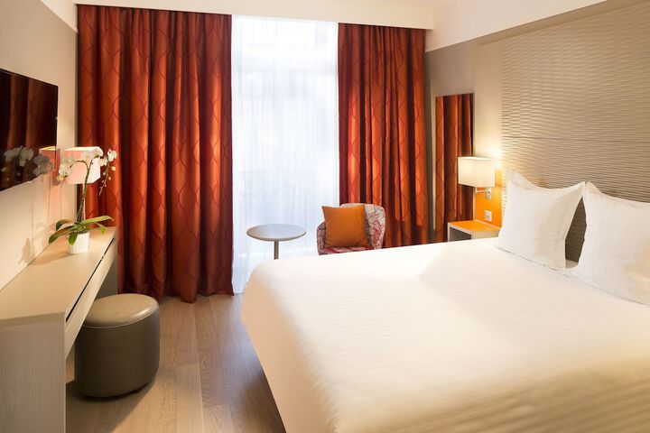 Room 4 of 36