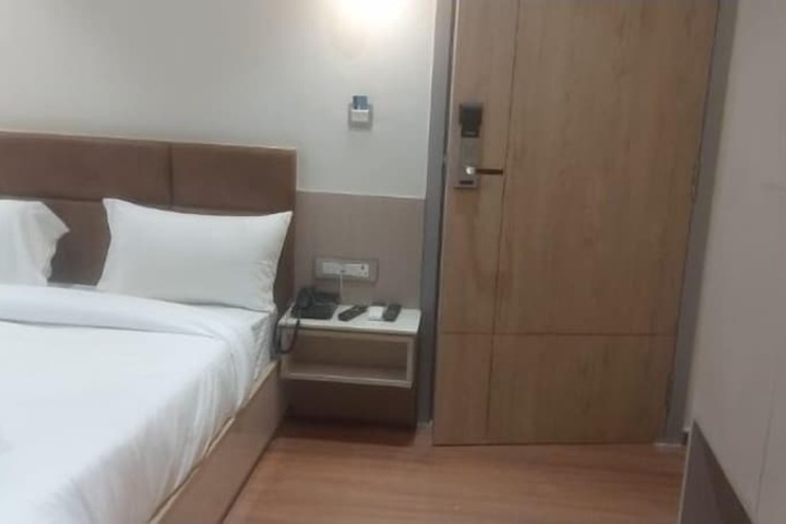 Room 3 of 25