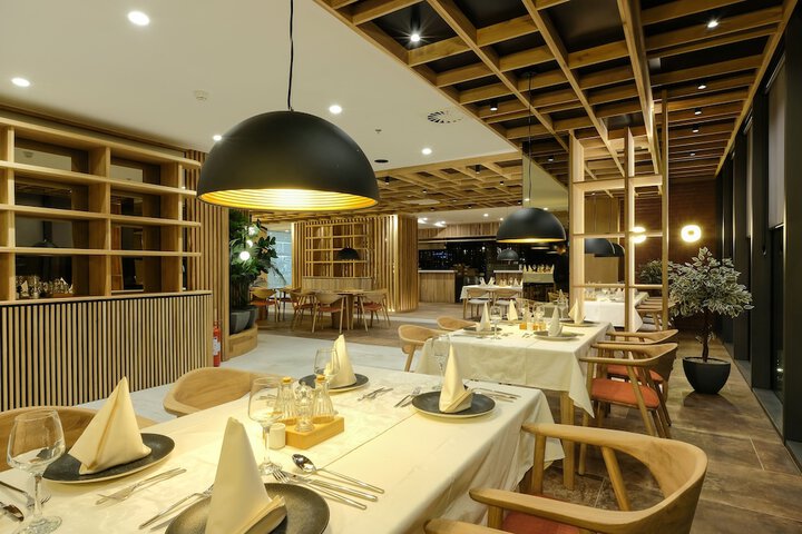 Dining 61 of 103
