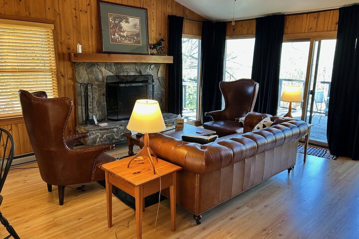Lounge 100 of 118