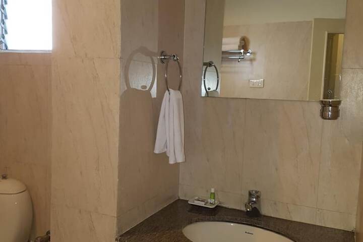 Room 20 of 33