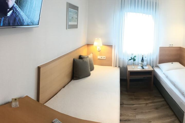 Room 14 of 34