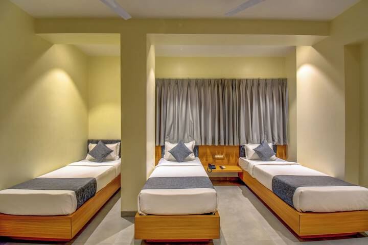 Room 8 of 18