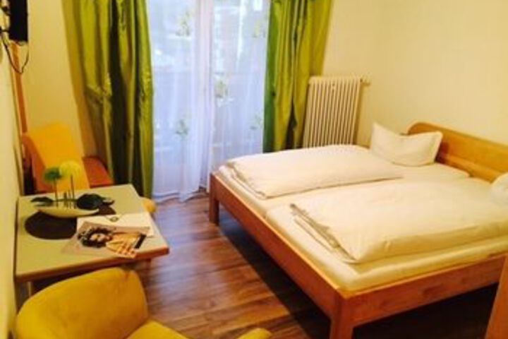 Room 8 of 19