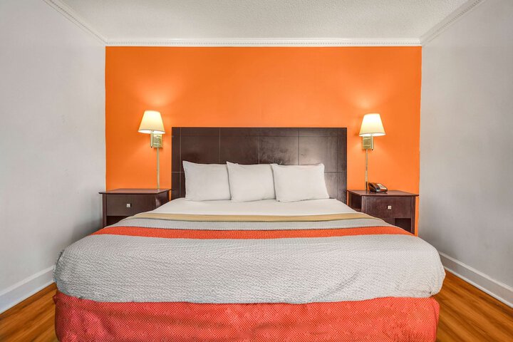 Room 13 of 21