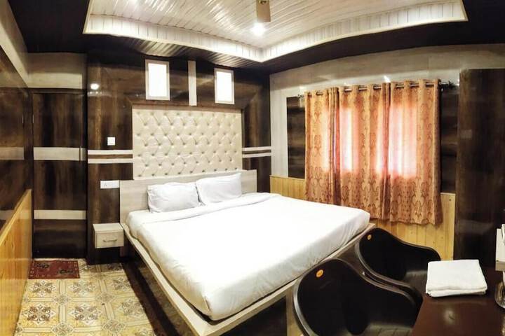 Room 9 of 23