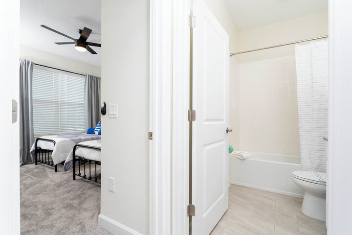 Room 5 of 144