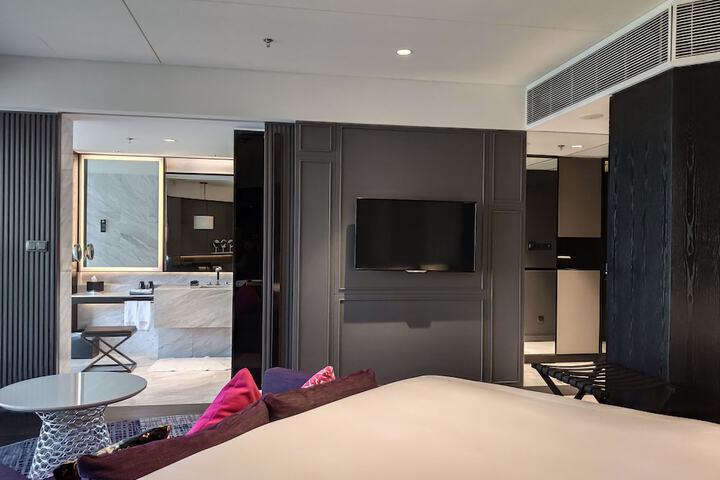 Room 40 of 126