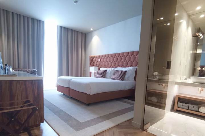 Room 35 of 152