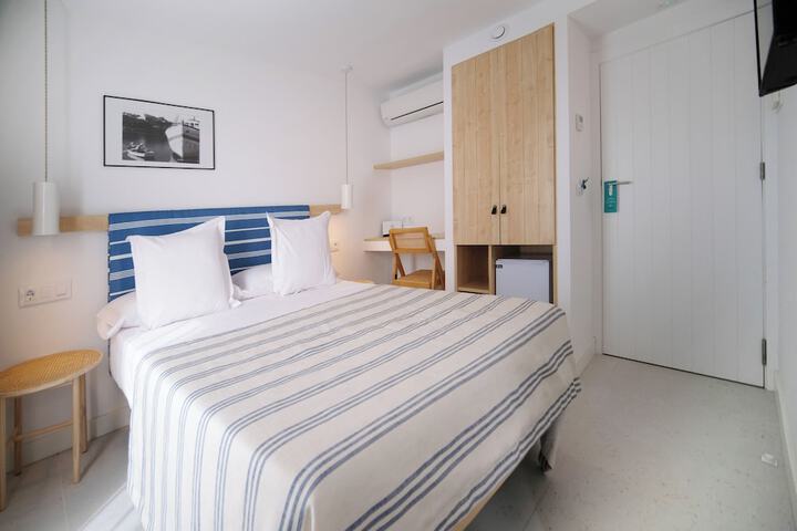 Room 5 of 20