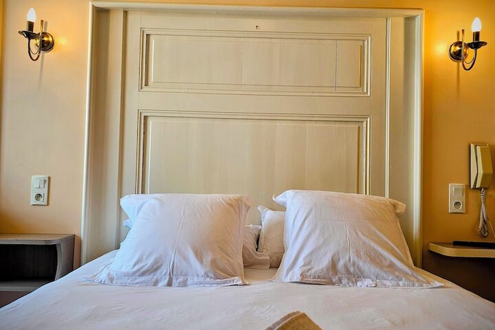 Room 8 of 89