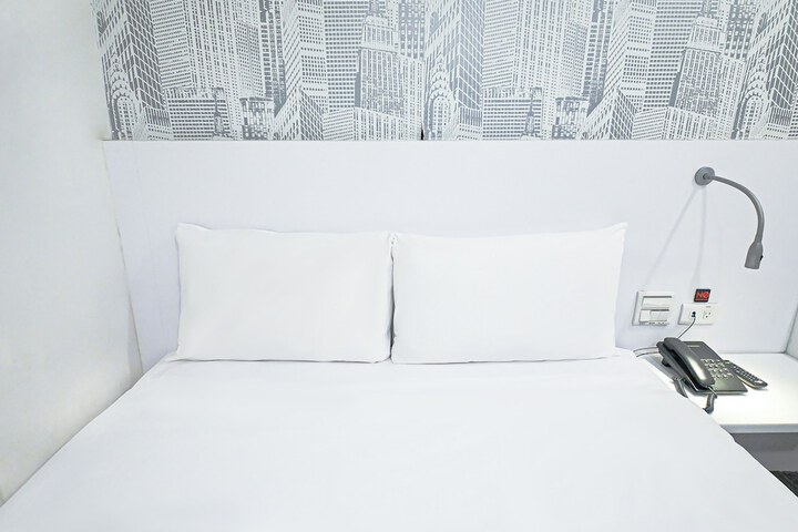 Room 3 of 83