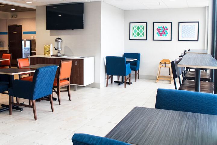 Breakfast/Coffee Service 35 of 37