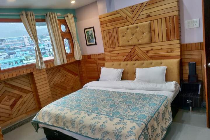 Room 2 of 5