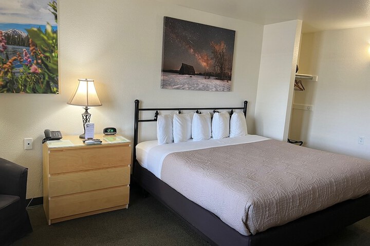 Room 13 of 80
