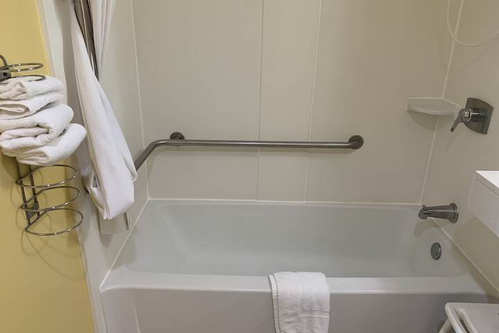 2 Double Beds Mobility Accessible (8 of 11)
