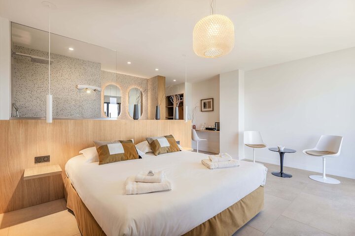 Room 15 of 62