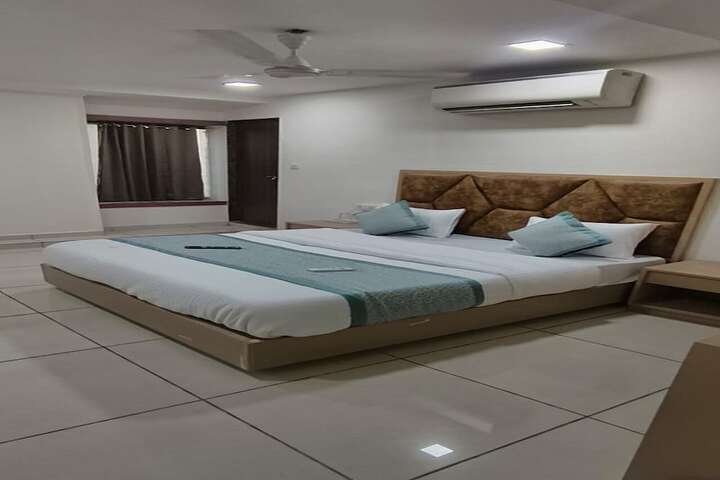Room 11 of 21