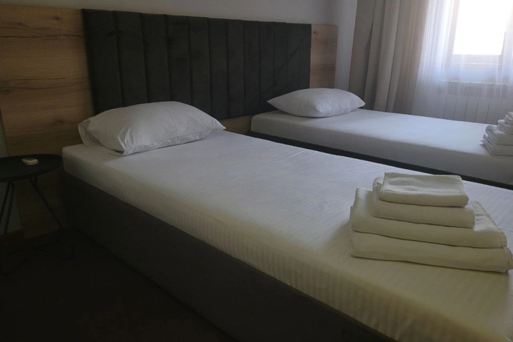 Room 7 of 11