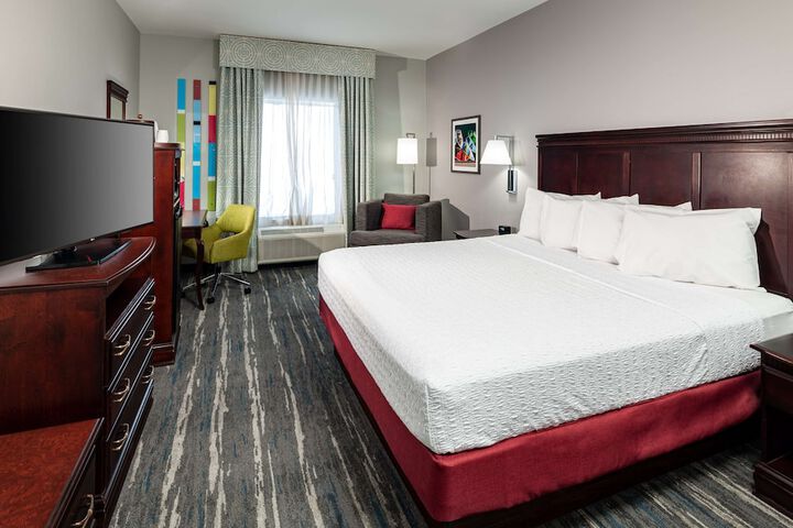 1 King Bed (10 of 16)