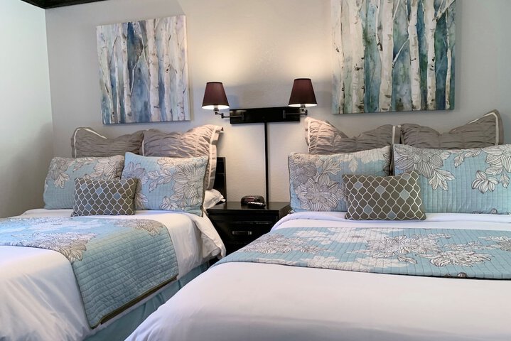 Deluxe Queen Bed (29 of 49)